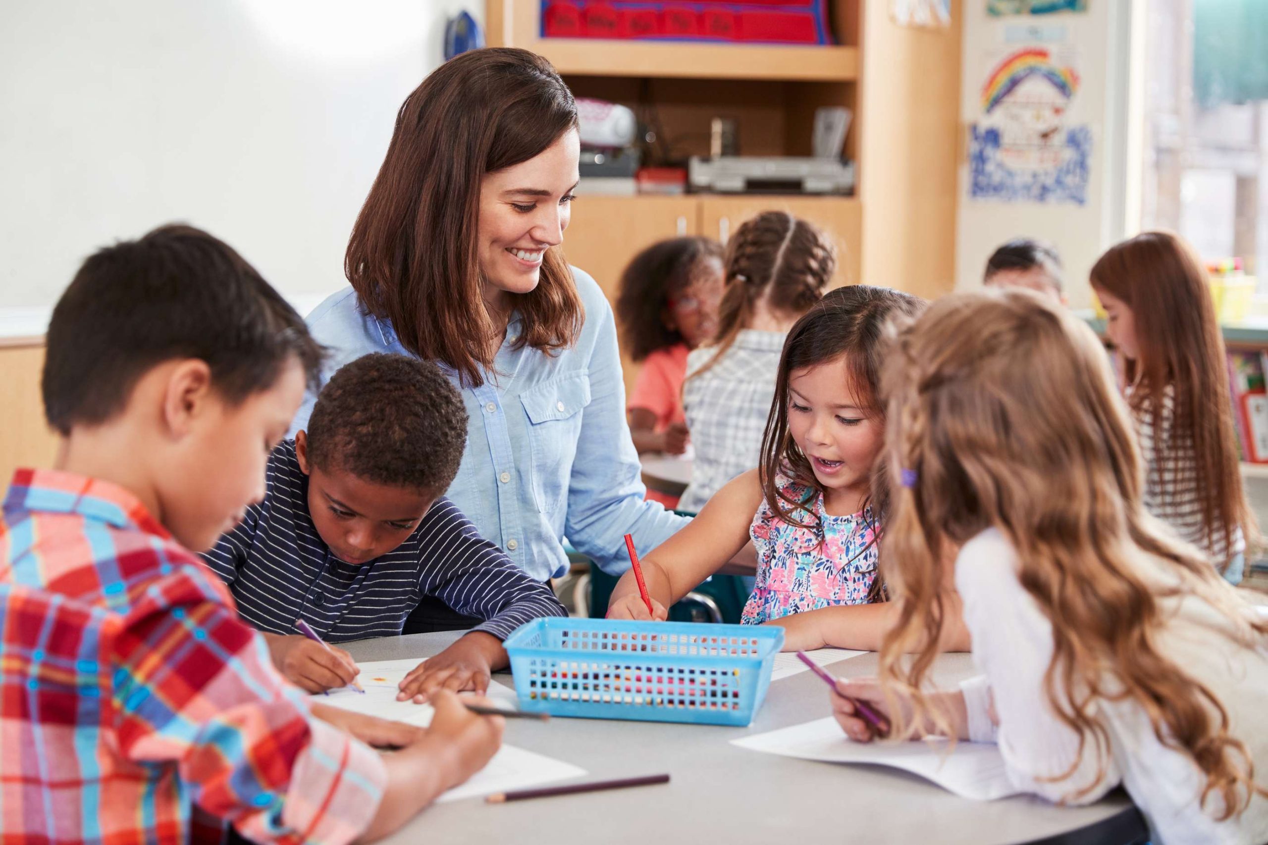 Spanish teacher leading an elementary classroom using Sonrisas Spanish Curriculum.